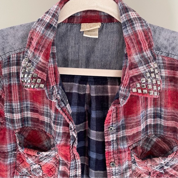 Daytrip Red Plaid Button-Up Shirt L Studded Collar Chambray Yoke Roll Tab Sleeve - Picture 3 of 5